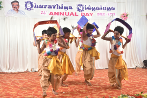 bharathiyavidhyalaya-dance11-img